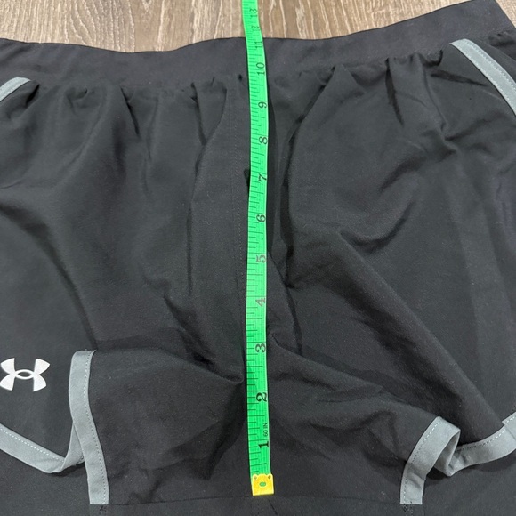 Under Armour Black and Grey Heatgear Running Shorts - Picture 9 of 10